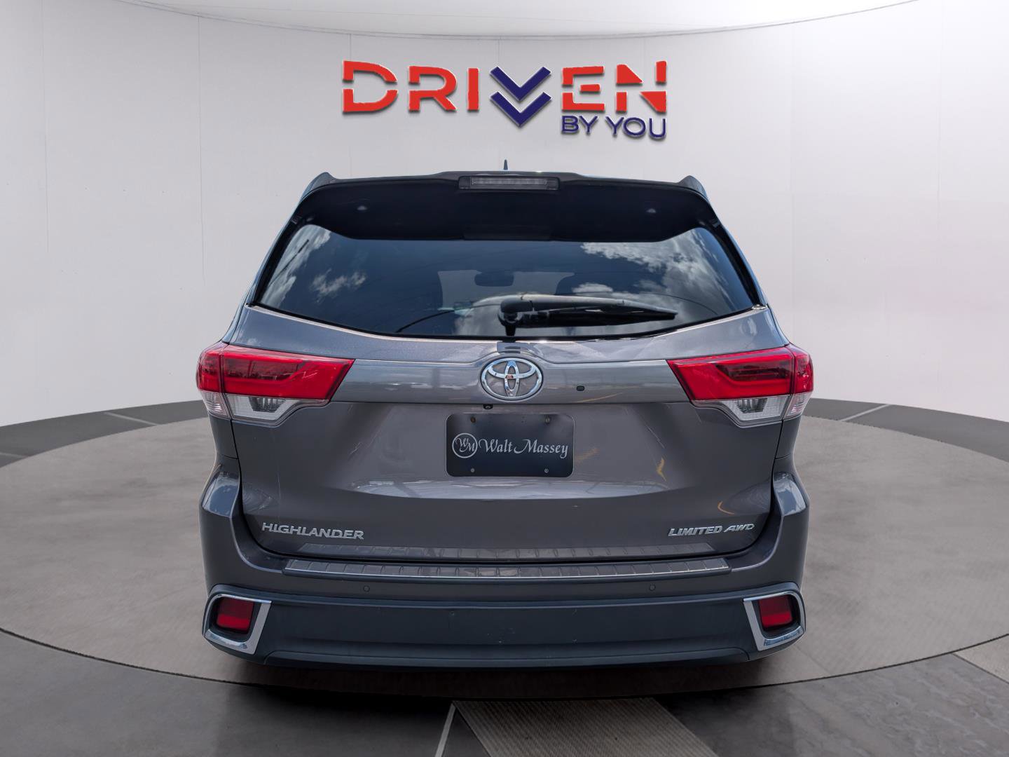Used 2017 Toyota Highlander Limited AWD/4WD image 4