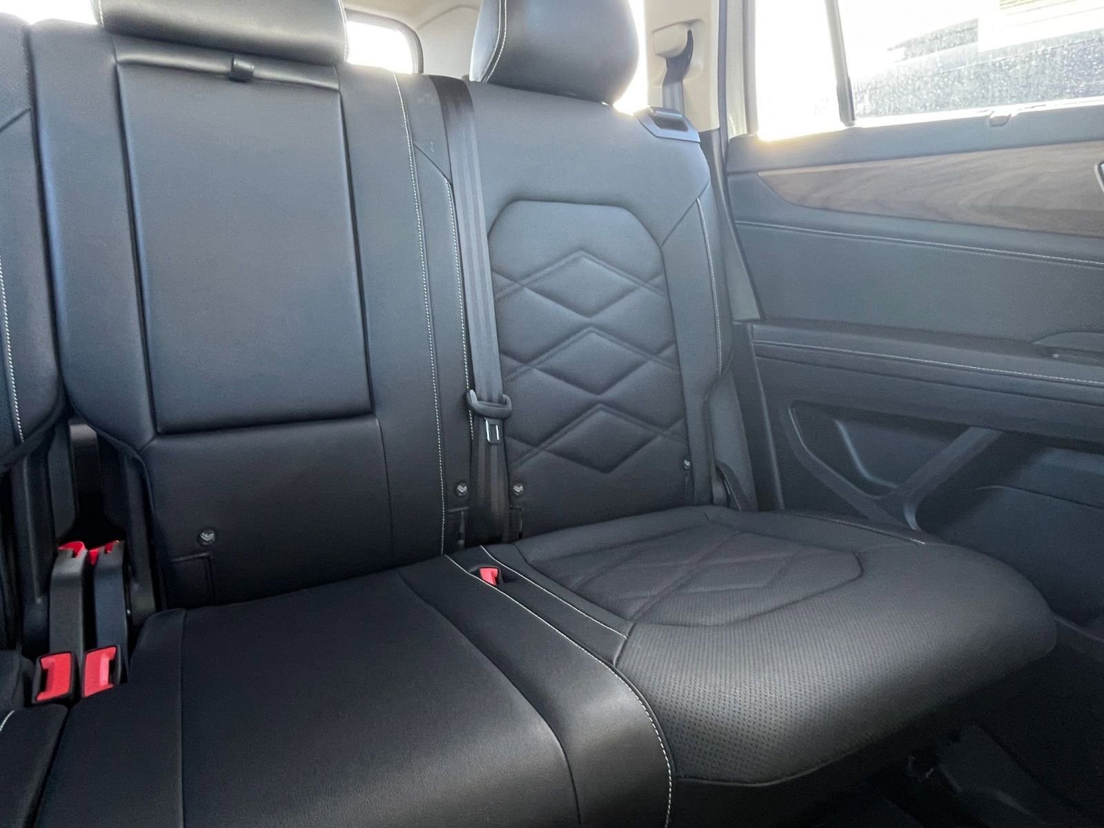 Used 2025 Volkswagen Atlas SE image 40