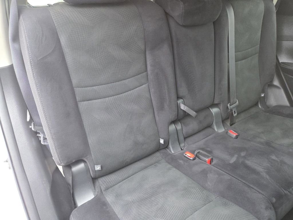 Used 2016 Nissan Rogue SV image 17