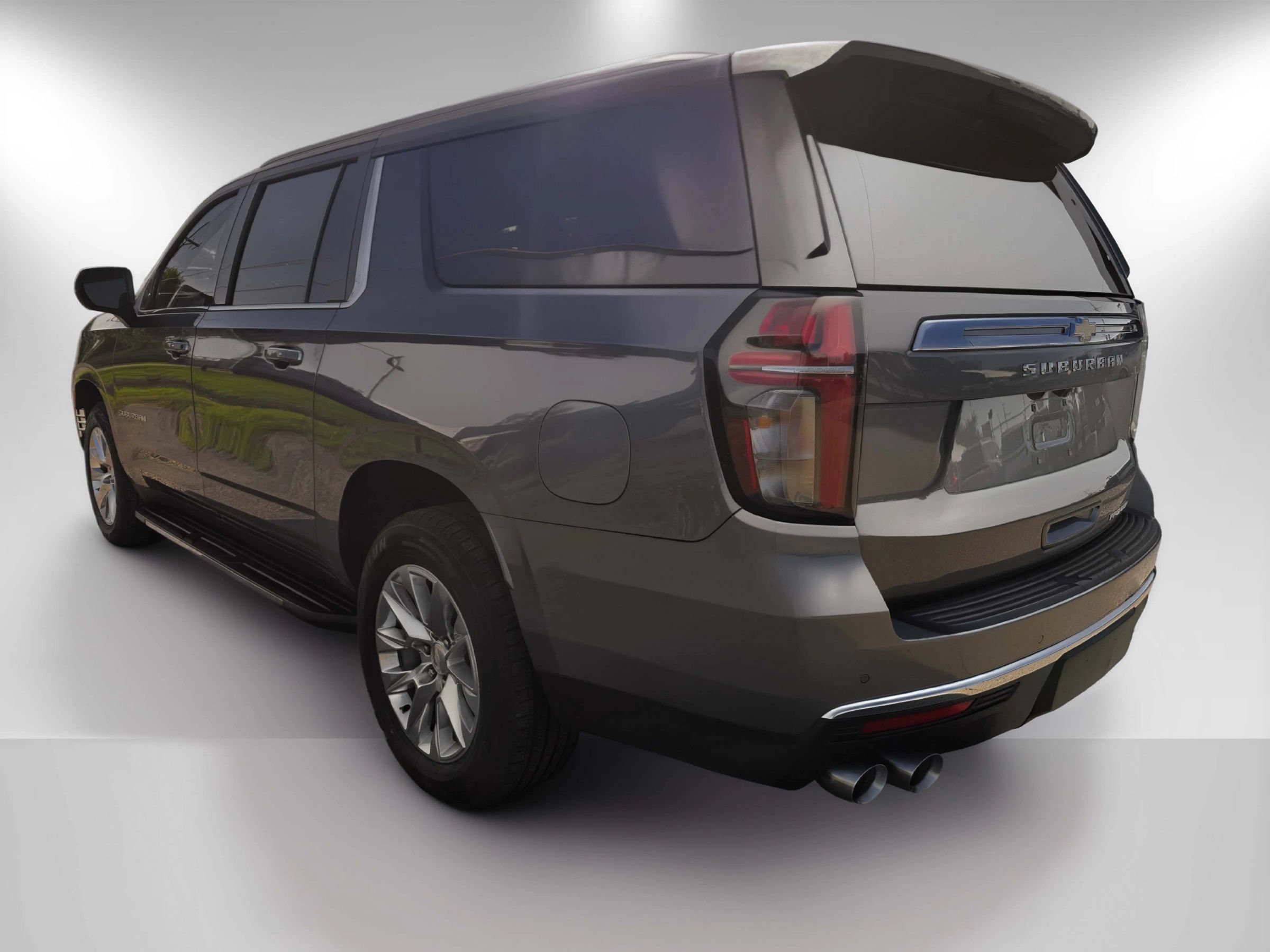 Used 2022 Chevrolet Suburban Premier RWD image 7