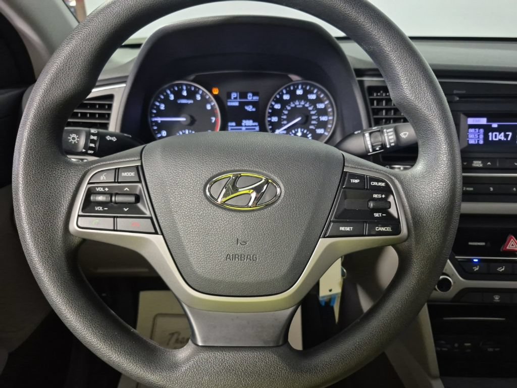 Used 2018 Hyundai Elantra SE w/ Winter Weather Package FWD image 9