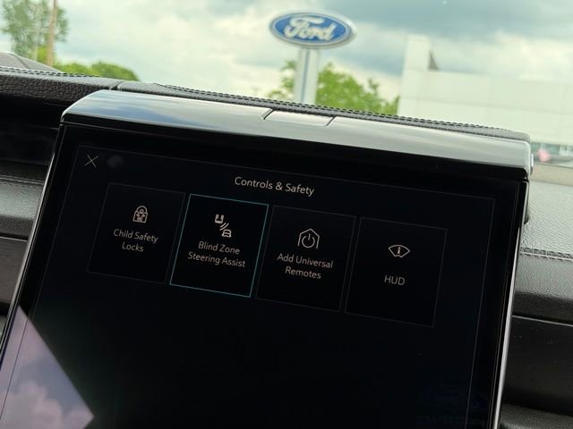 Used 2025 GMC Yukon XL Denali AWD/4WD image 33
