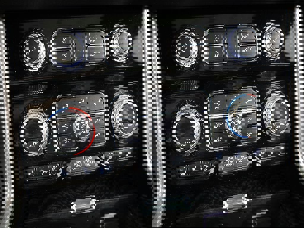 Used 2023 GMC Yukon Denali image 15