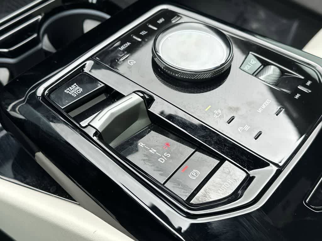 Used 2026 BMW 530i w/ M Sport Package RWD image 21