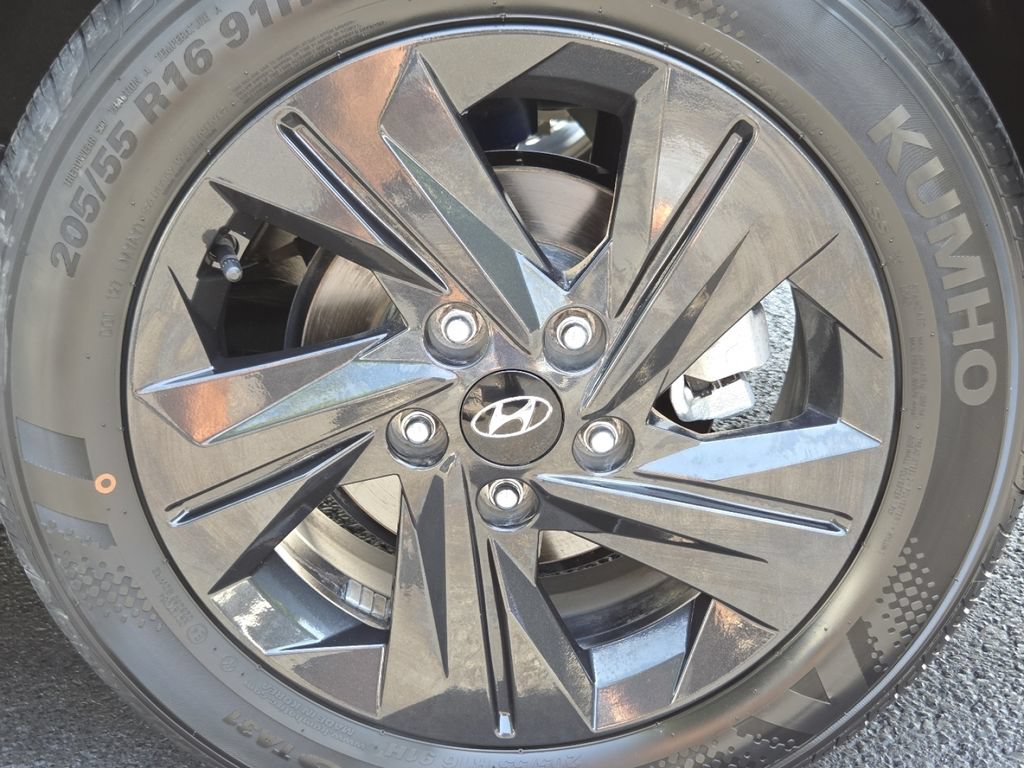 Used 2023 Hyundai Elantra SEL FWD image 14