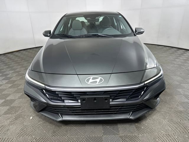 Used 2025 Hyundai Elantra SE w/ Cargo Package FWD image 8