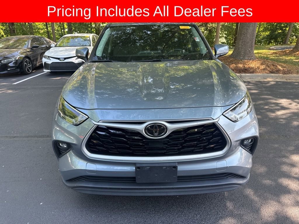 Used 2021 Toyota Highlander LE AWD/4WD image 10