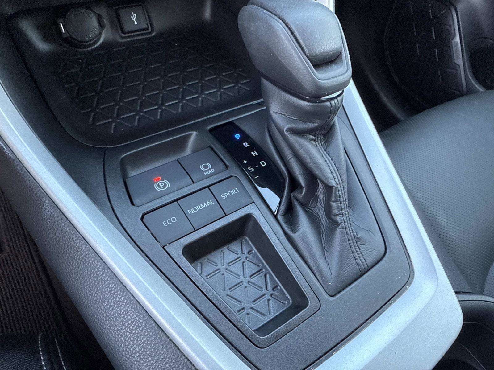 Used 2021 Toyota RAV4 XLE image 27