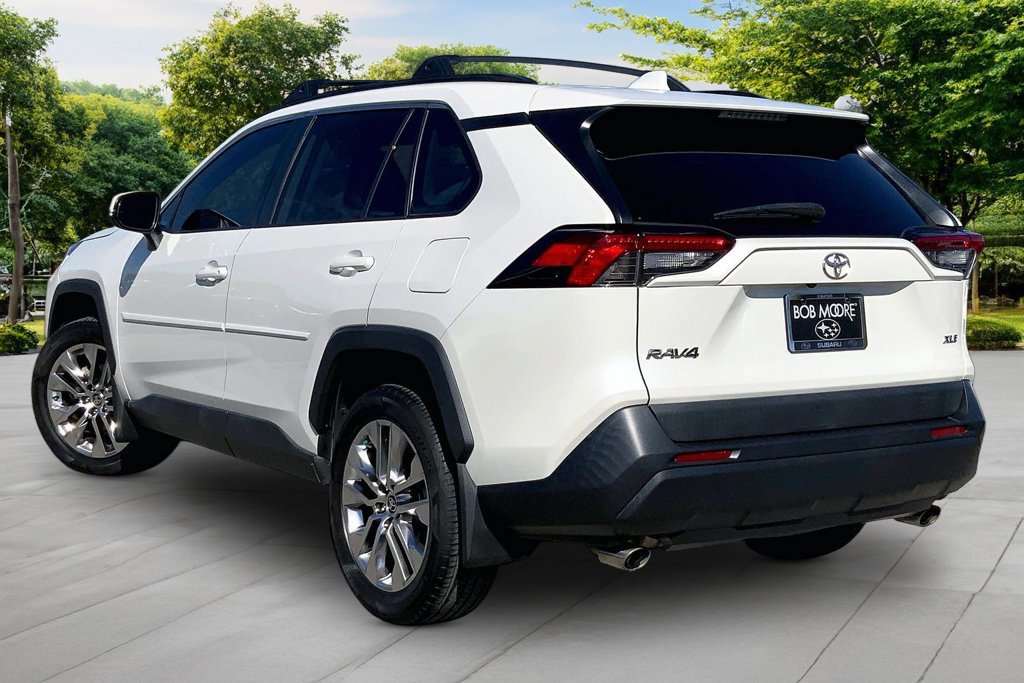 Used 2021 Toyota RAV4 XLE Premium FWD image 4