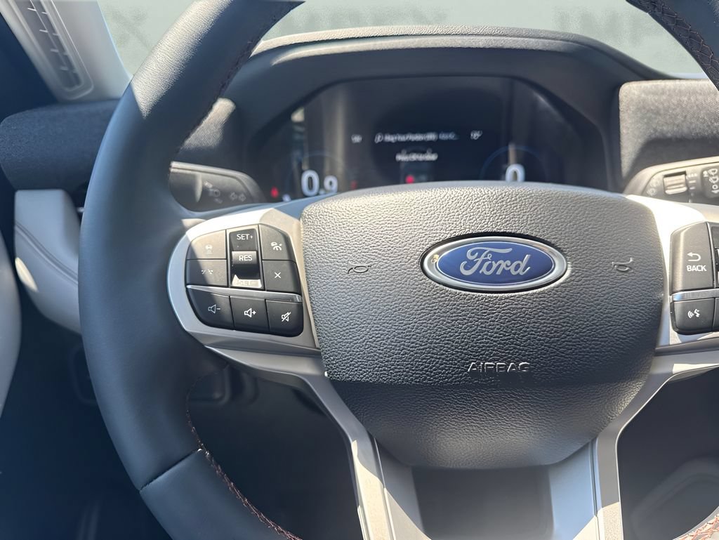 Used 2025 Ford Explorer Active w/ Active Comfort Package AWD/4WD image 13