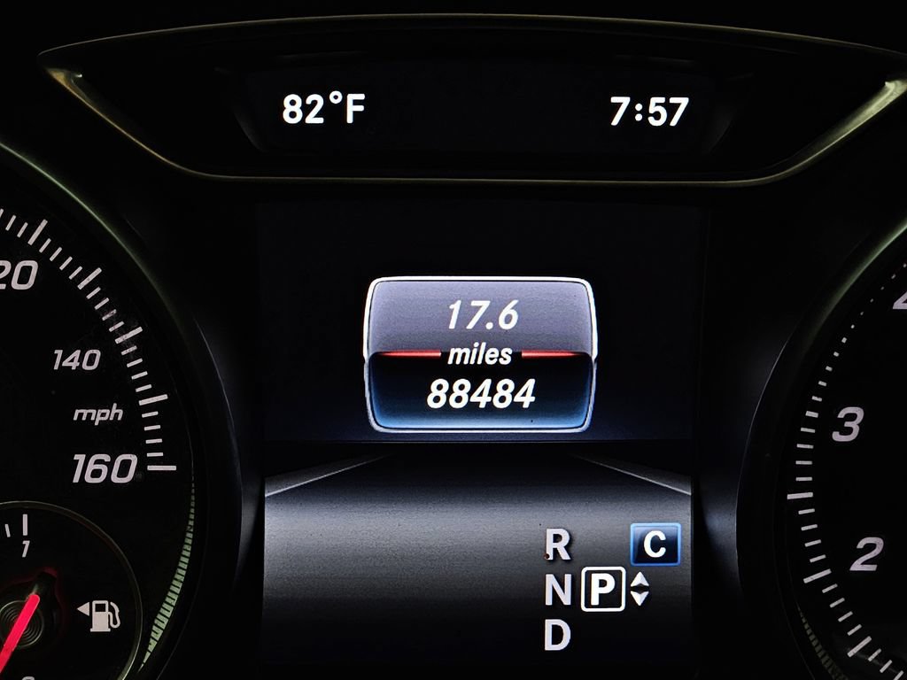 Used 2020 Mercedes-Benz GLA 250 4MATIC w/ Premium Package image 10