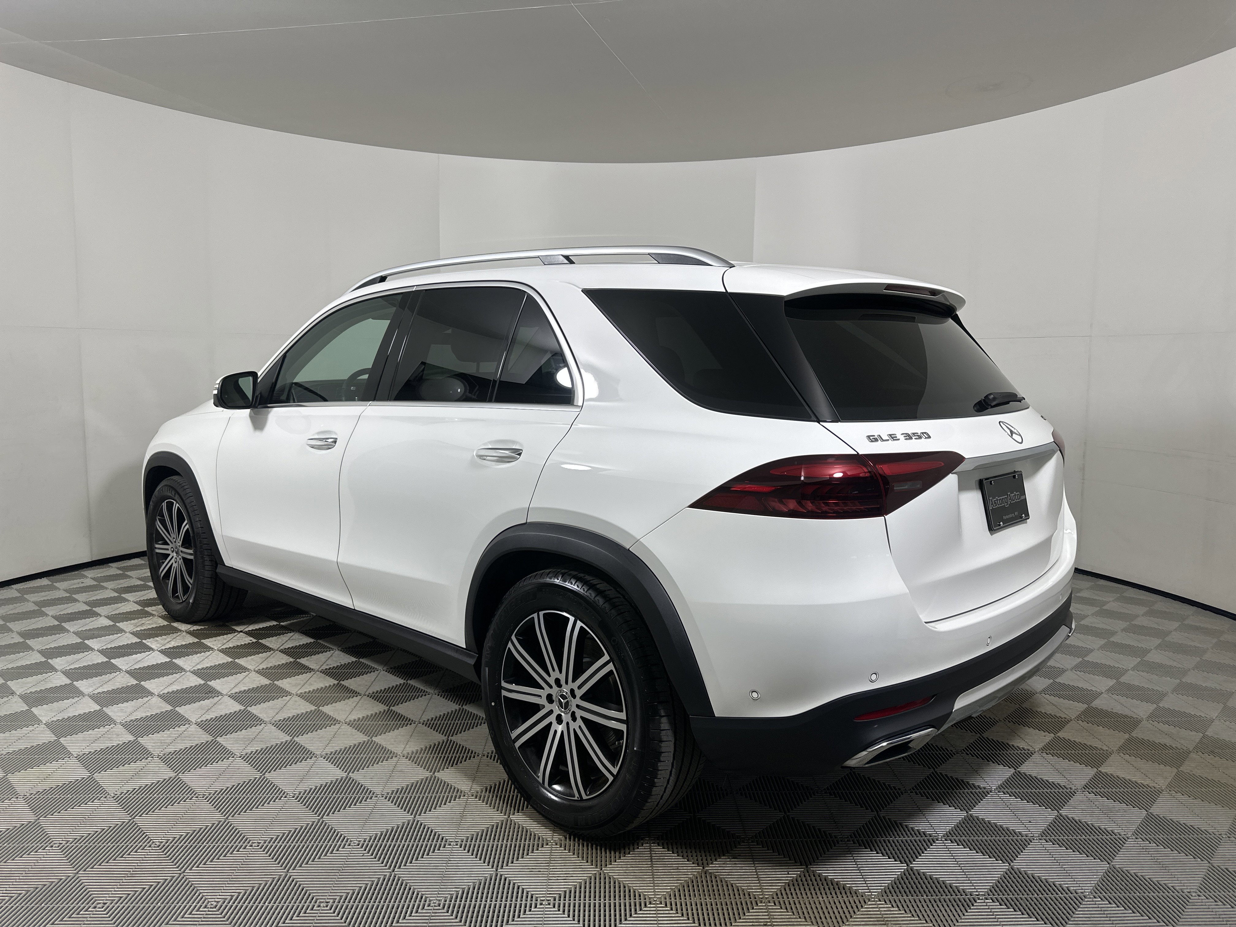 Used 2026 Mercedes-Benz GLE 350 4MATIC image 5