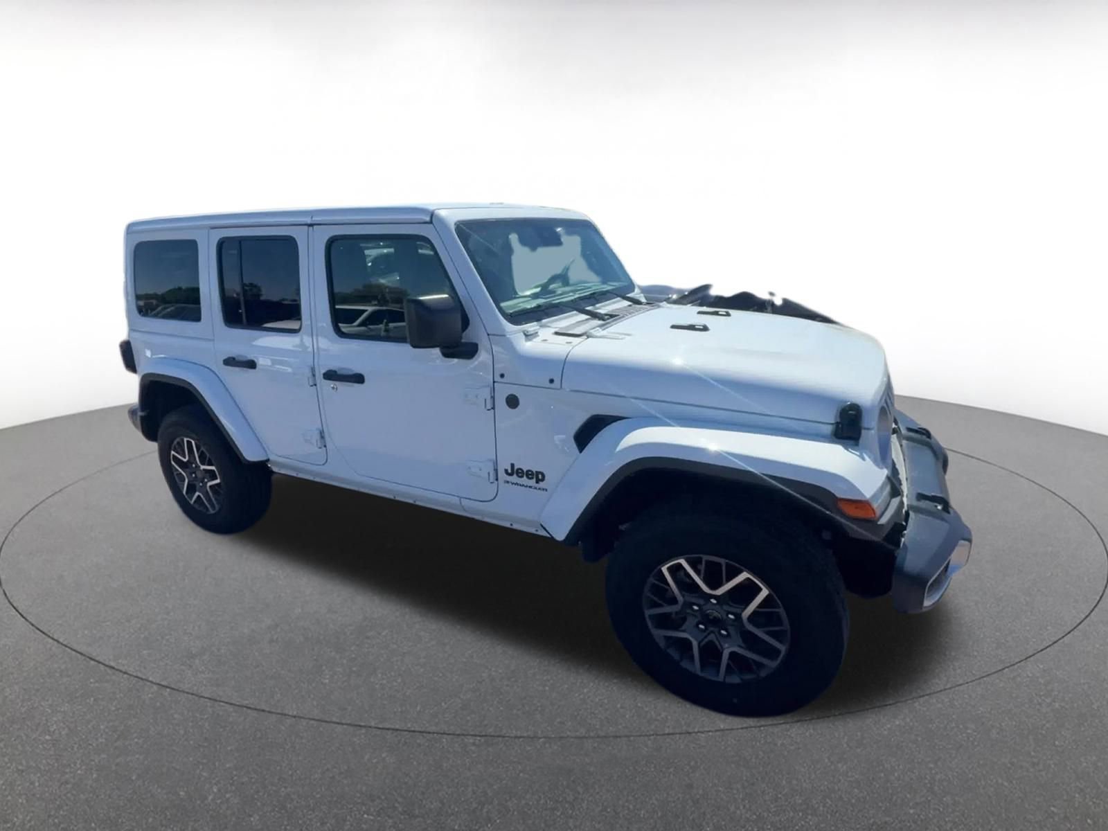 Used 2025 Jeep Wrangler Sahara image 2