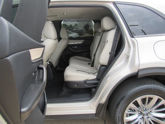 Used 2024 MAZDA CX-90 Plug-In Hybrid w/ Preferred AWD/4WD image 18