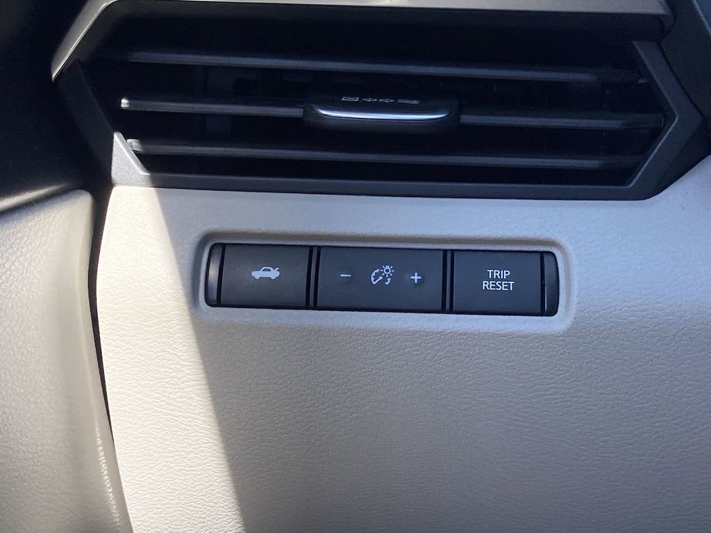 Used 2025 Nissan Altima 2.5 SV FWD image 13