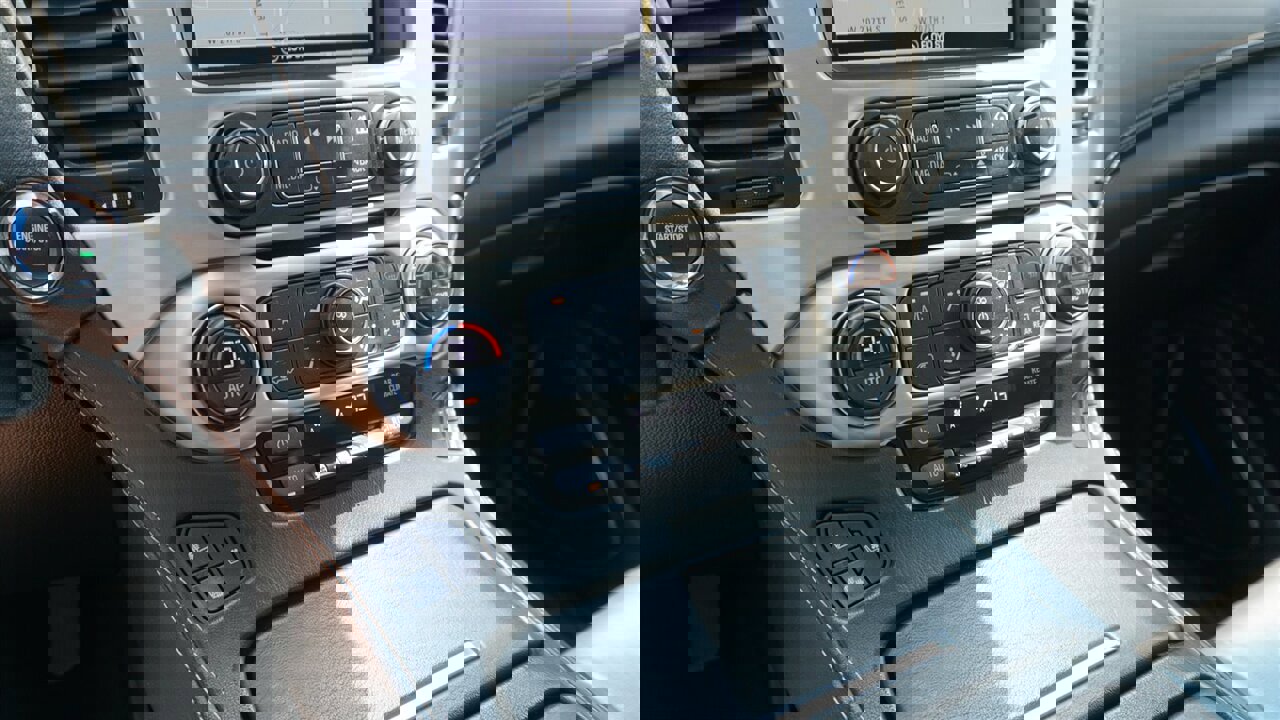 Used 2018 GMC Yukon Denali image 23