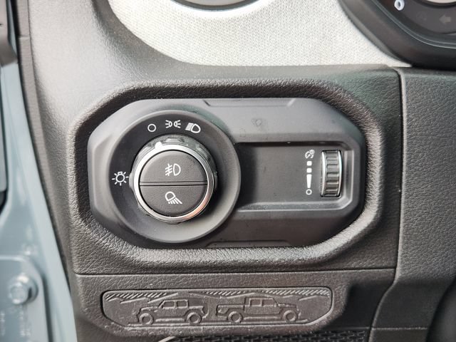 Used 2024 Jeep Gladiator Sport AWD/4WD image 31