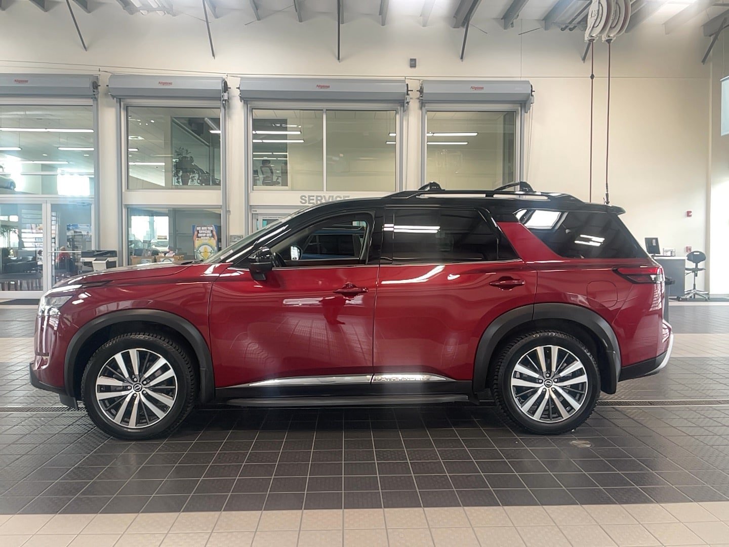 Used 2022 Nissan Pathfinder Platinum w/ Lighting Package (N93) AWD/4WD image 4