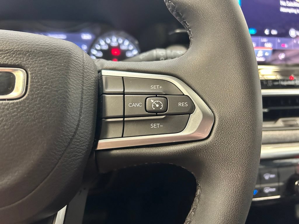 Used 2023 Jeep Compass Latitude AWD/4WD image 11