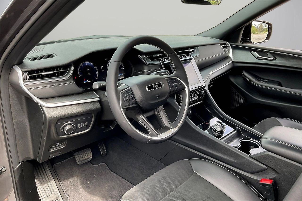 Certified 2025 Jeep Grand Cherokee L Altitude image 20