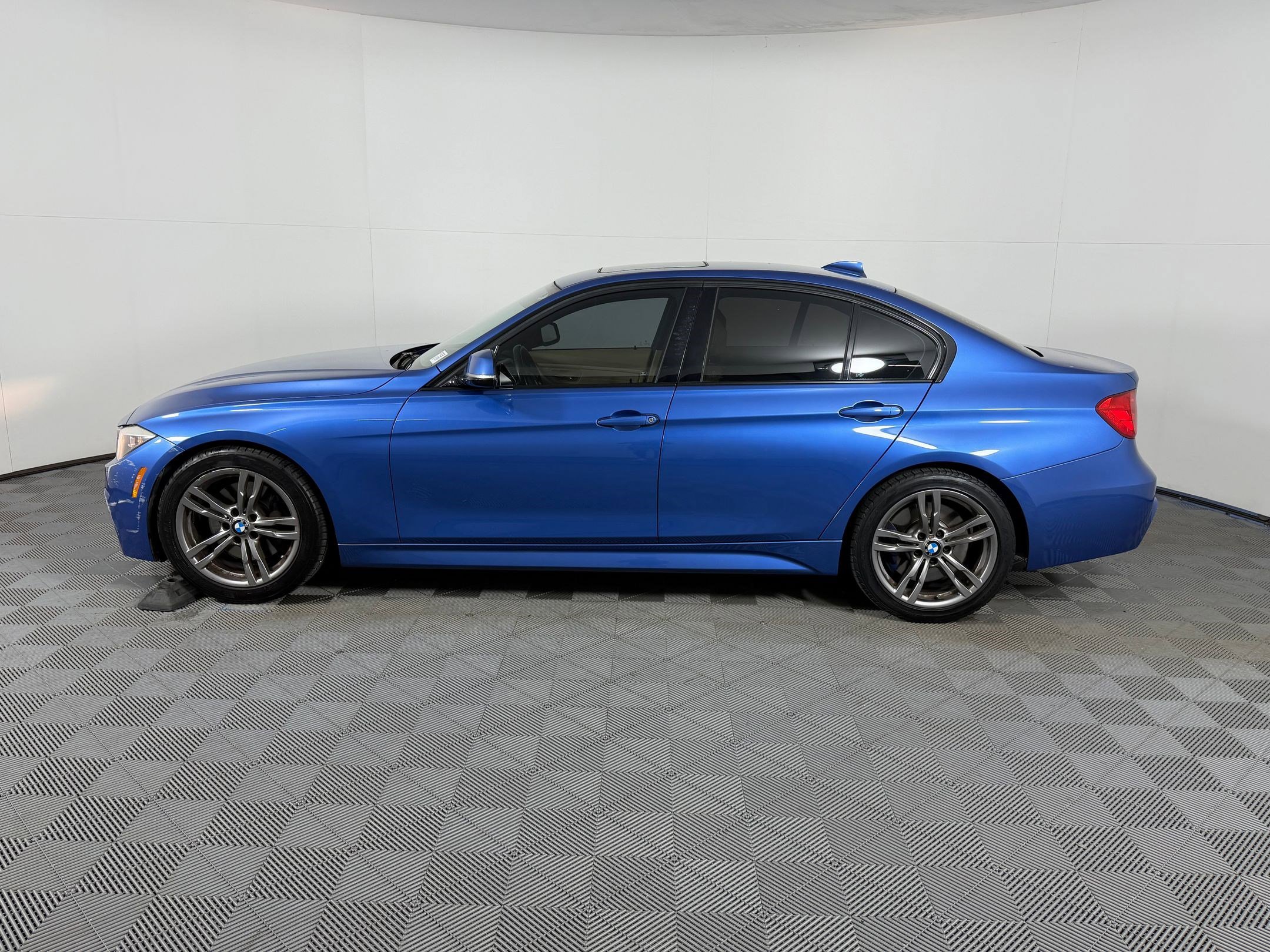 Used 2015 BMW 328i Sedan image 2