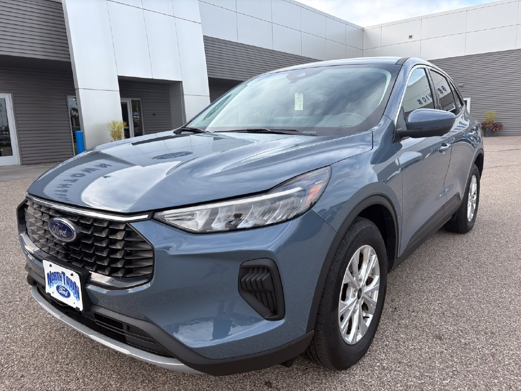 Used 2023 Ford Escape Active w/ Tech Pack #2 AWD/4WD image 3