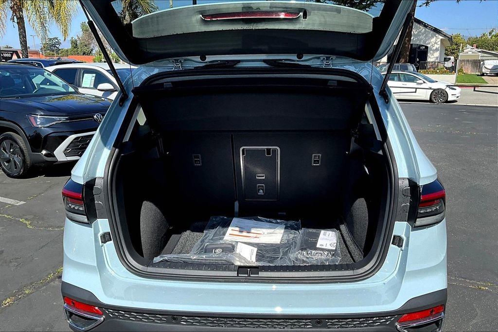 New 2026 Volkswagen Taos SE image 25