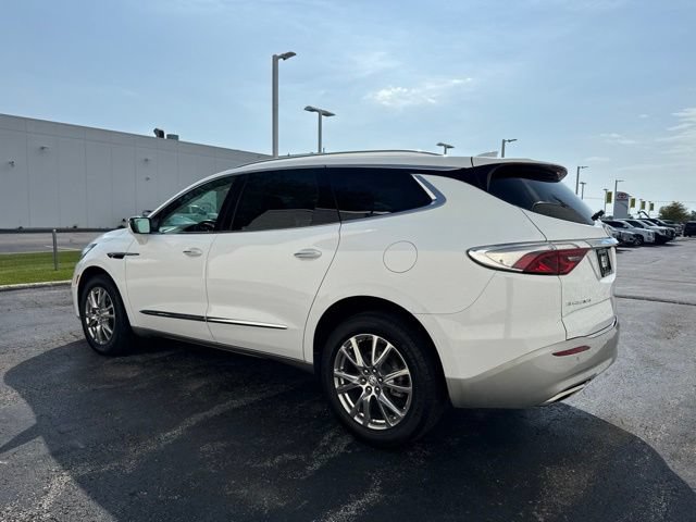 Used 2023 Buick Enclave Essence w/ Experience Buick Package FWD image 4