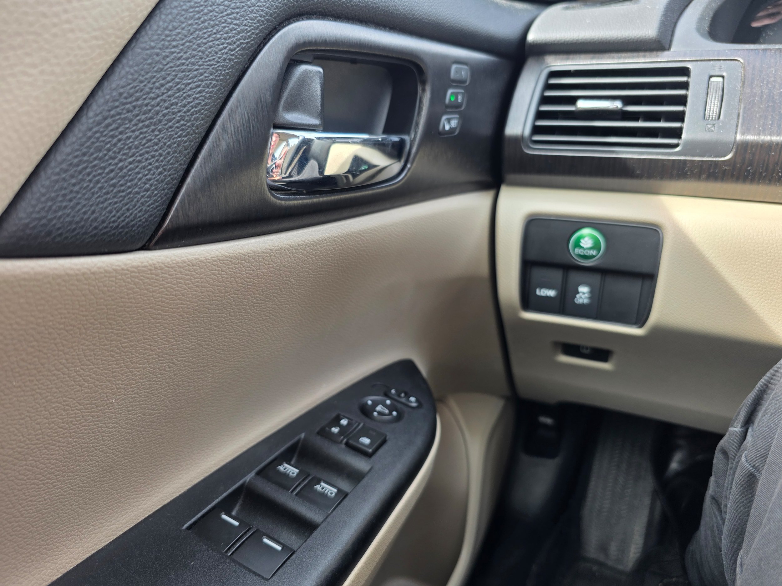 Used 2015 Honda Accord EX-L image 18
