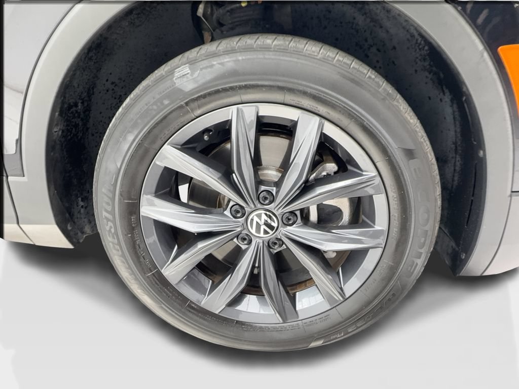 Used 2022 Volkswagen Tiguan SE w/ Panoramic Sunroof Package FWD image 14