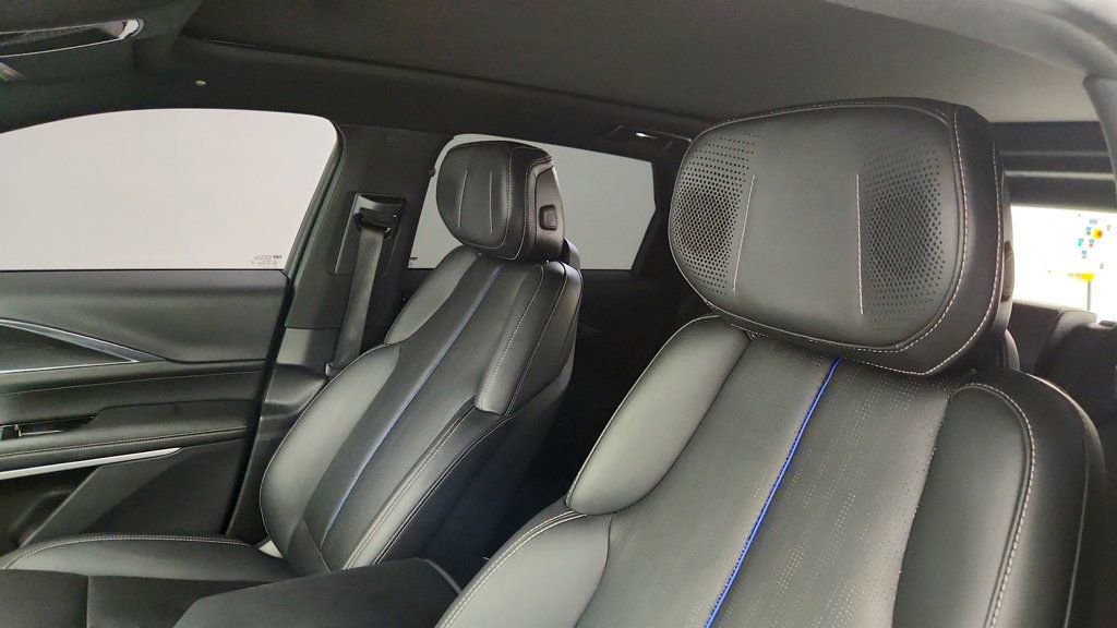 Used 2024 Cadillac Lyriq Luxury image 21