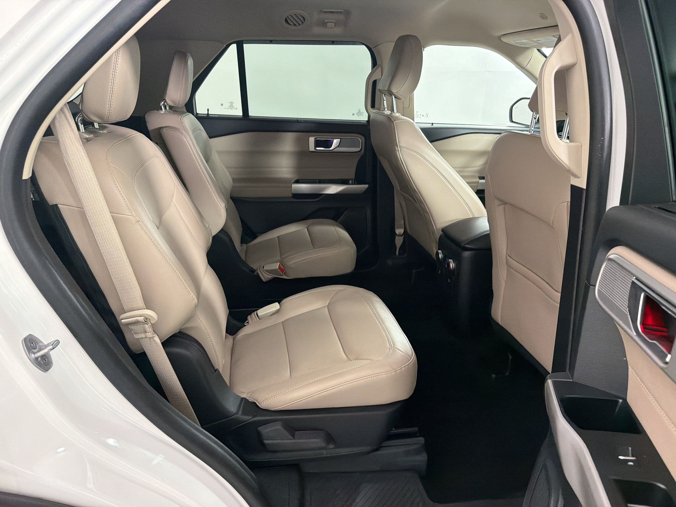Used 2022 Ford Explorer Limited w/ Equipment Group 301A AWD/4WD image 30