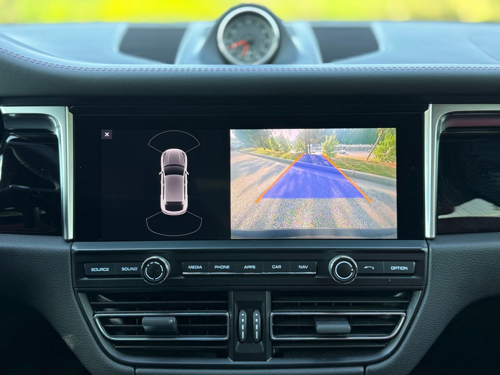 Used 2019 Porsche Macan AWD/4WD image 32