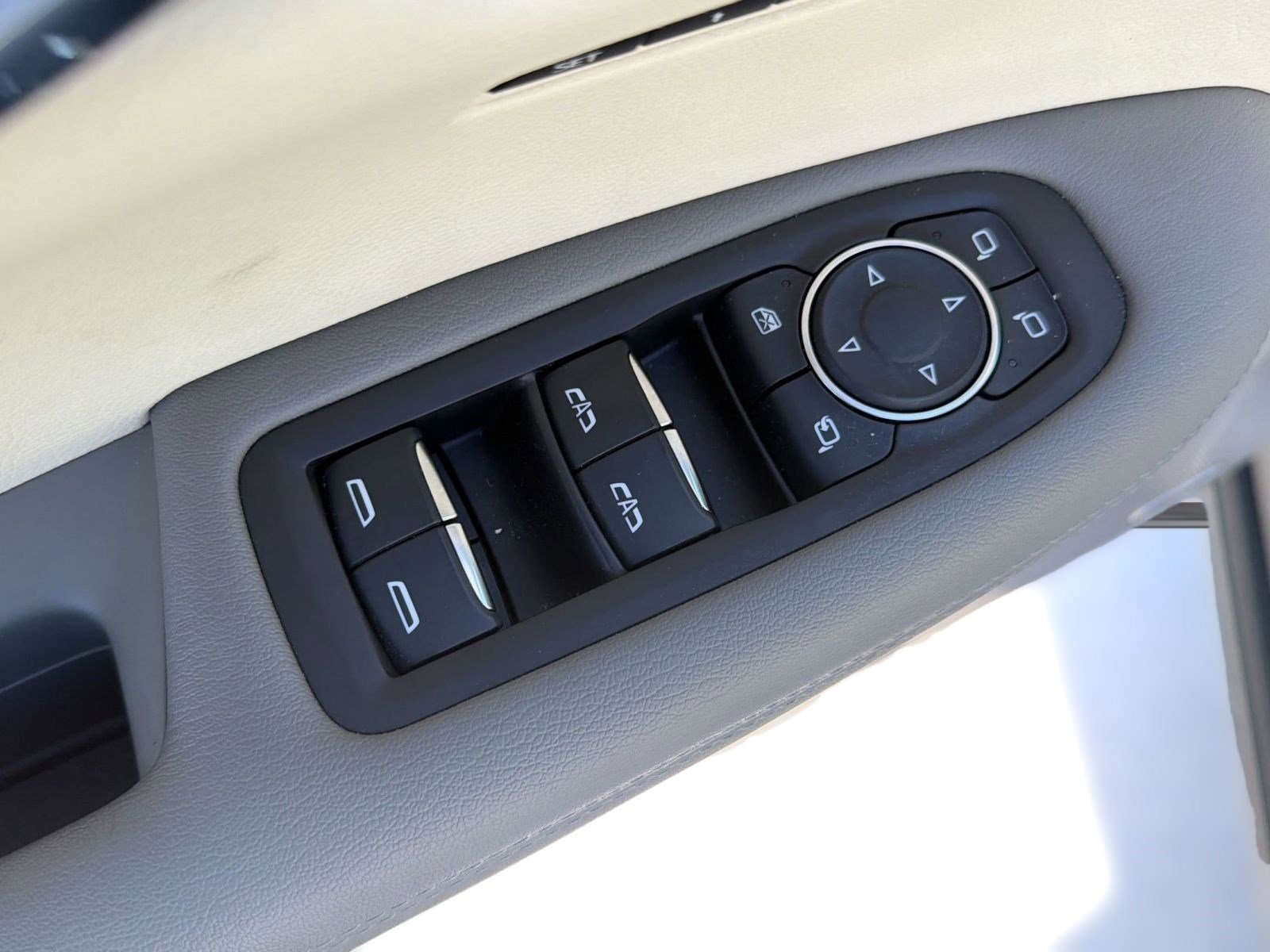 Used 2023 Cadillac XT6 Premium Luxury image 13