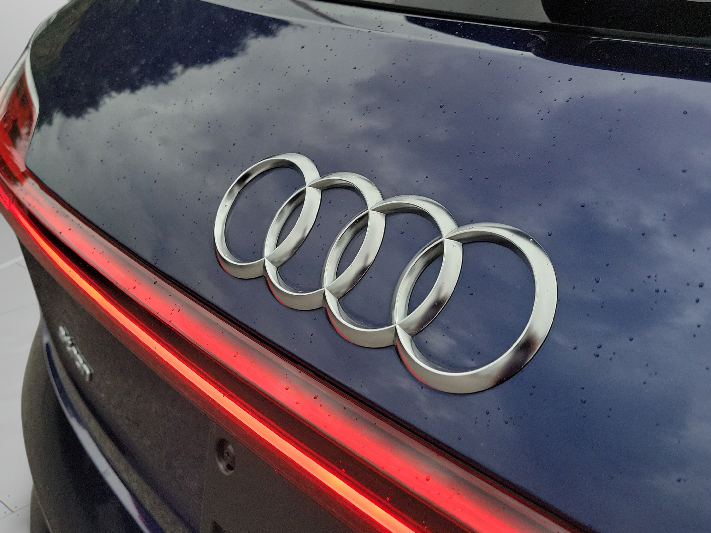 Used 2022 Audi e-tron Premium AWD/4WD image 32