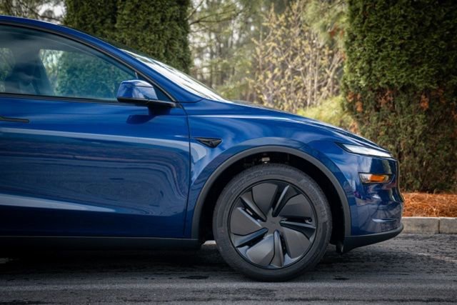 Used 2026 Tesla Model Y Long Range image 12