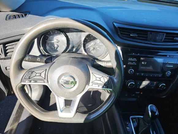 Used 2017 Nissan Rogue S image 6