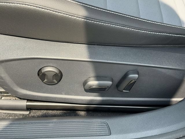 Used 2025 Volkswagen Jetta SE FWD image 20