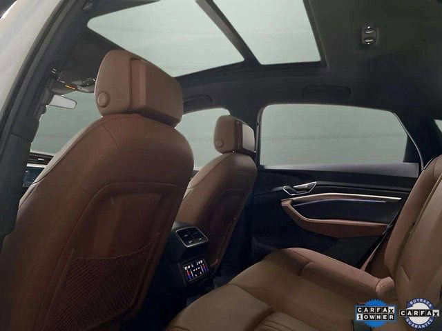 Used 2022 Audi e-tron Premium Plus w/ Premium Plus Package image 30