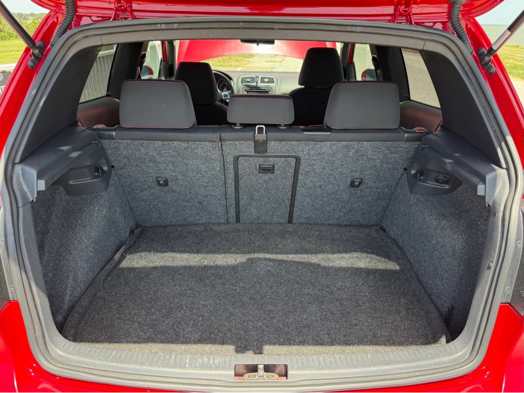 Used 2011 Volkswagen Golf 2-Door FWD image 19