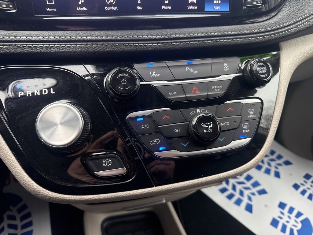 Used 2024 Chrysler Pacifica Select image 33