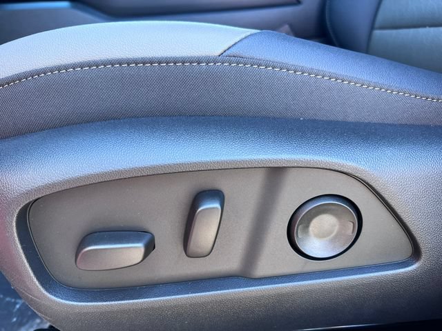 New 2026 Chevrolet Equinox LT w/ Convenience Package II FWD image 7
