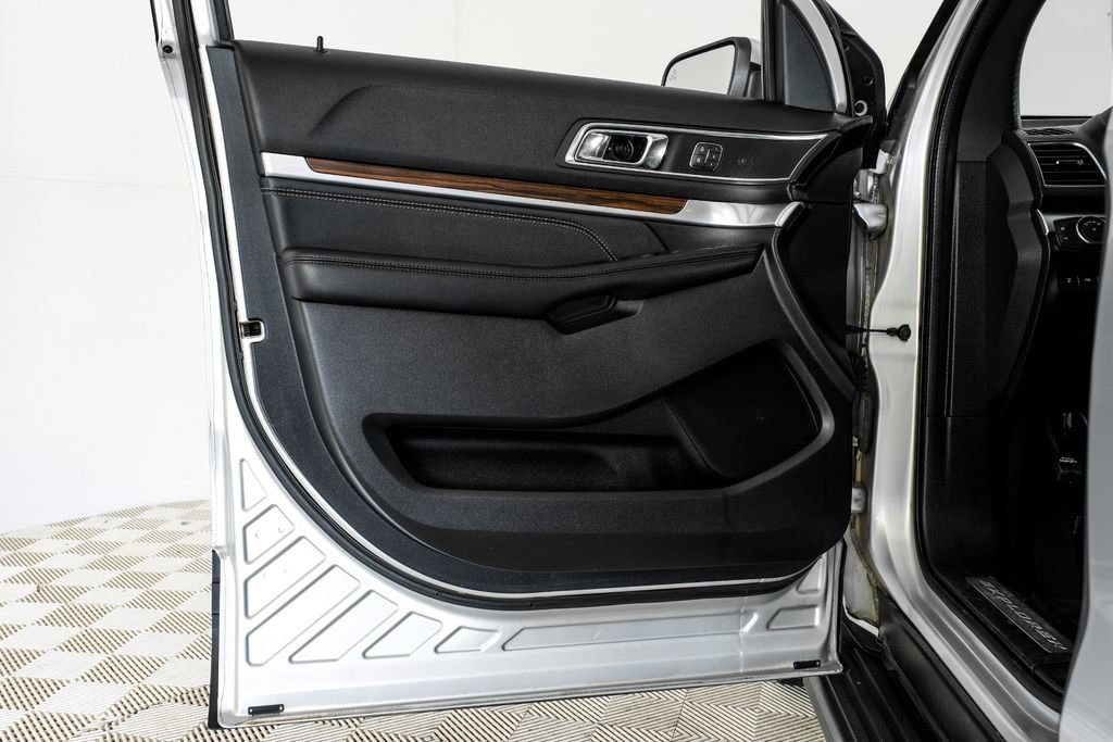 Used 2019 Ford Explorer Limited w/ Class III Trailer Tow Package FWD image 44