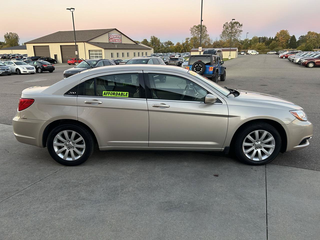 Used 2013 Chrysler 200 Touring FWD image 4