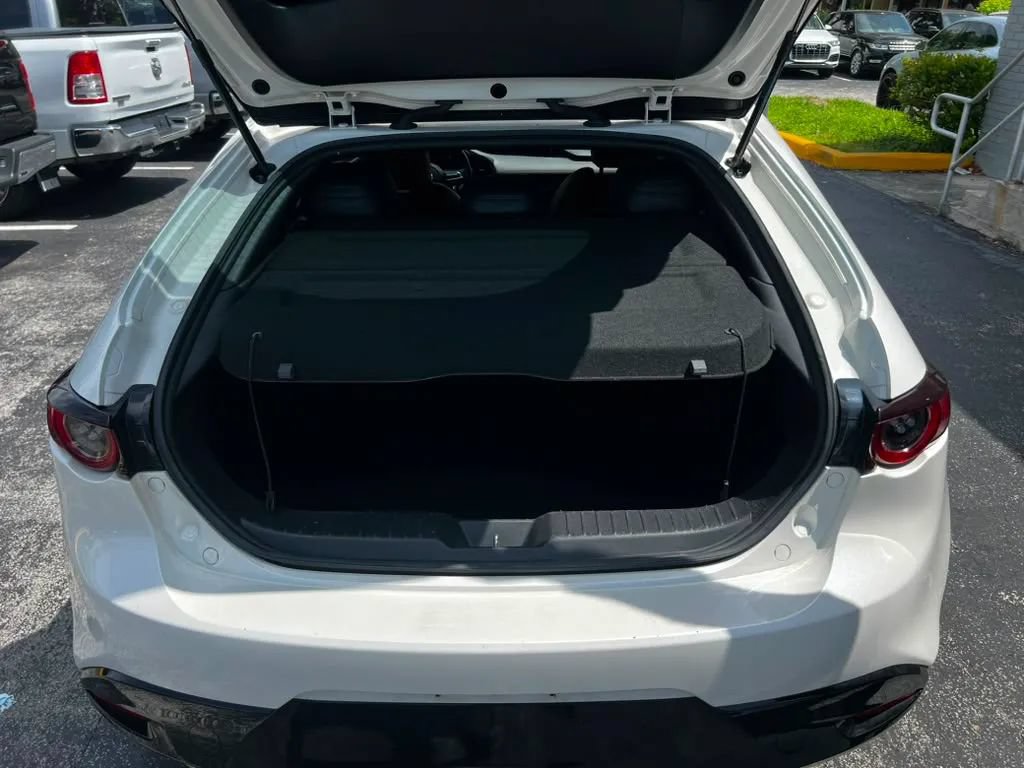 Used 2019 MAZDA MAZDA3 Hatchback w/ Premium Package FWD image 8