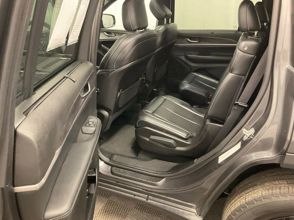 Used 2024 Jeep Grand Cherokee L Limited w/ Luxury Tech Group II image 24