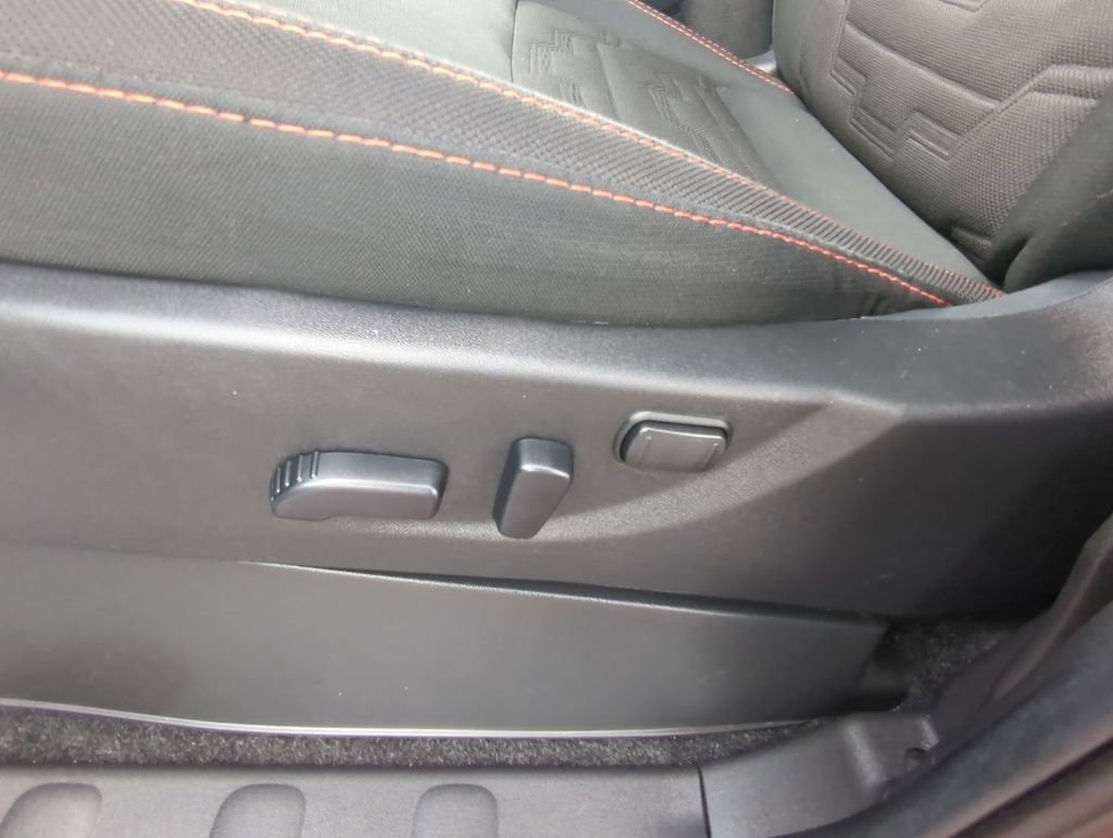 Used 2026 Nissan Frontier PRO-4X AWD/4WD image 12