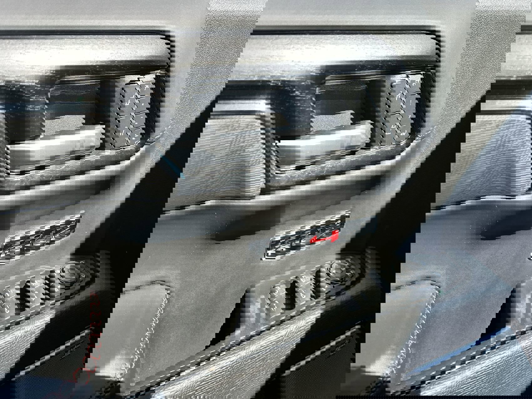 Used 2025 GMC Sierra 1500 AT4X image 13
