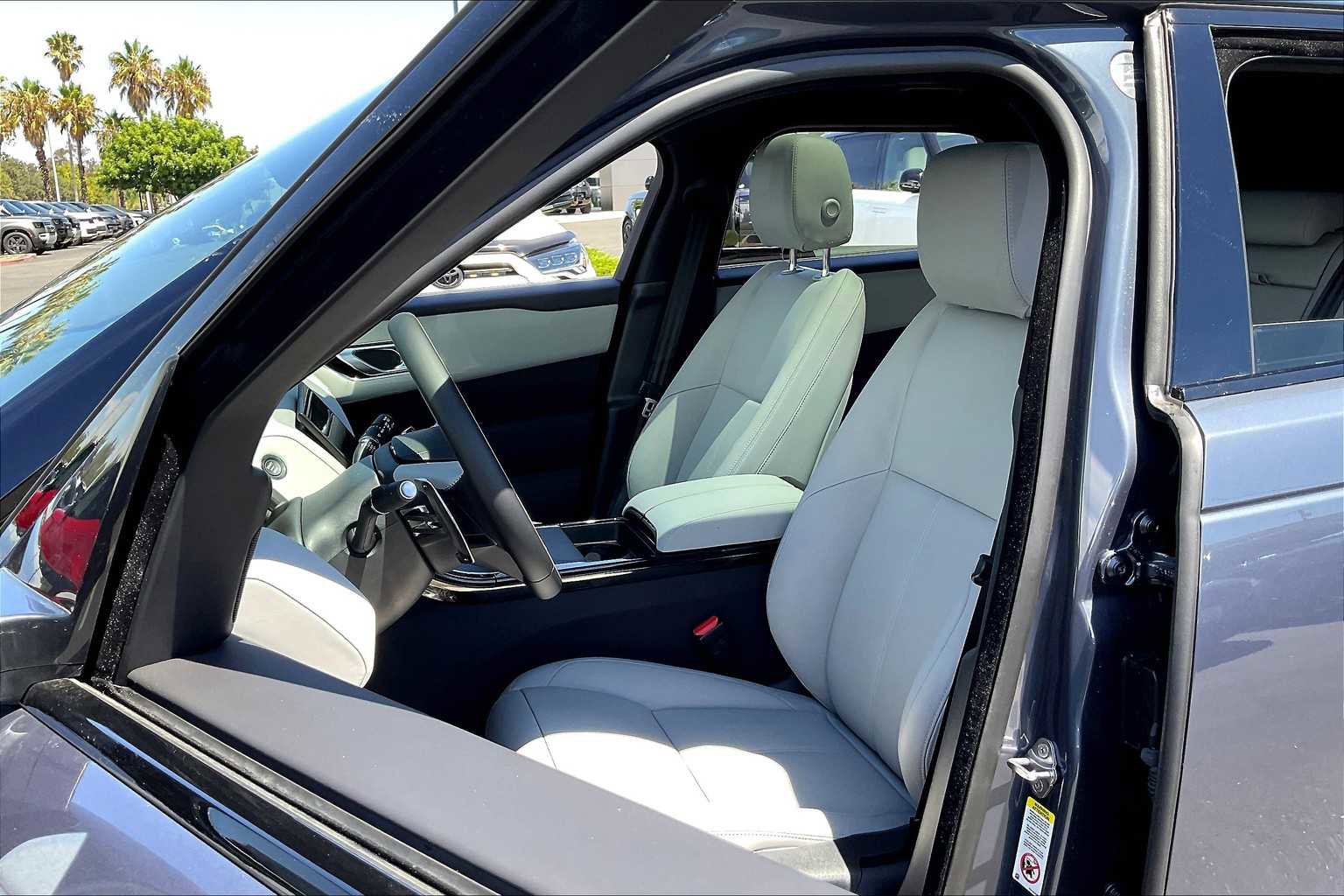 New 2026 Land Rover Range Rover Velar Dynamic SE image 11