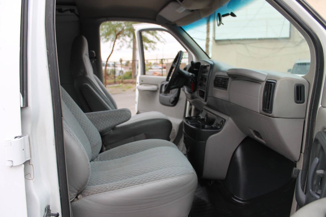 Used 1998 GMC Savana 2500 RWD image 27